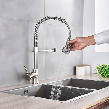 Moderne Küchenarmatur mit Ausziehbrause