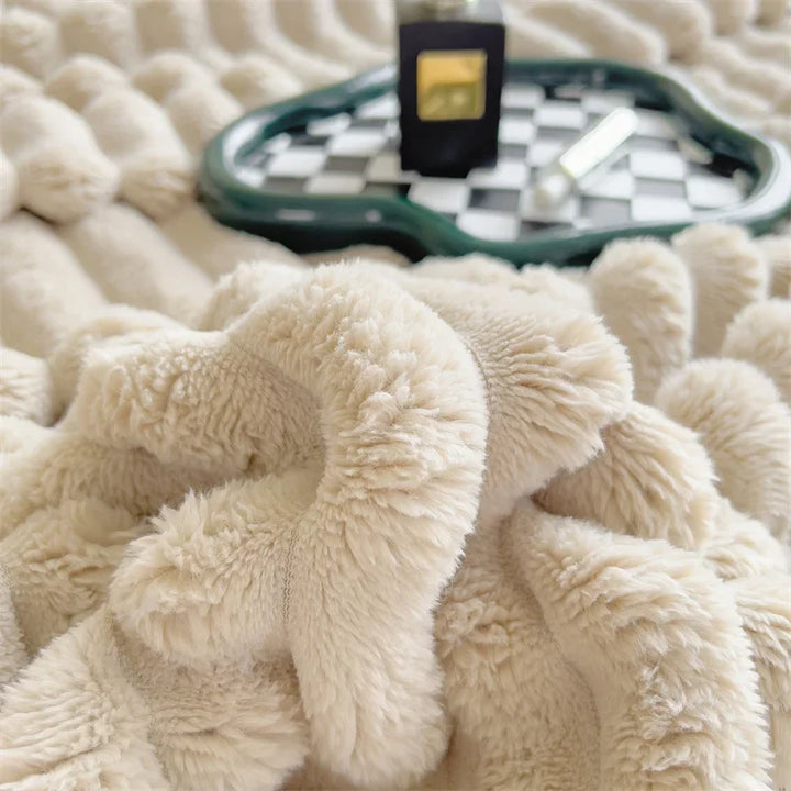 Kuschelige Fleecedecke aus Lammfellimitat - Weiche Sofadecke für warme Wintertage
