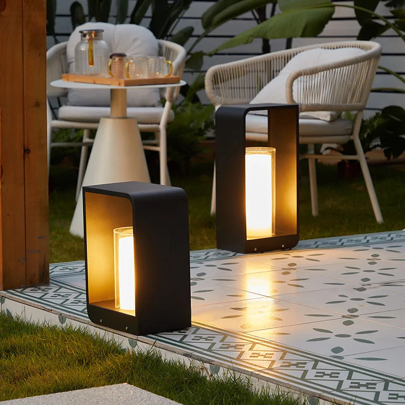 Moderne wasserdichte Solar-Gartenleuchten für Wege und Rasenflächen