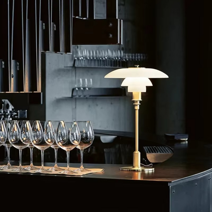 Dimmbare Tischlampe im dänischen Design
