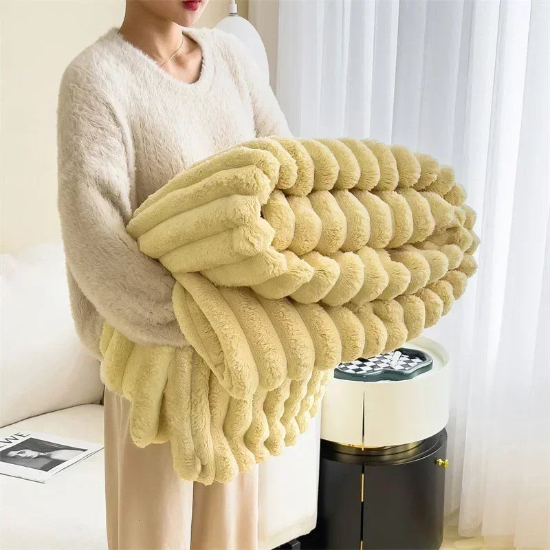 Kuschelige Fleecedecke aus Lammfellimitat - Weiche Sofadecke für warme Wintertage