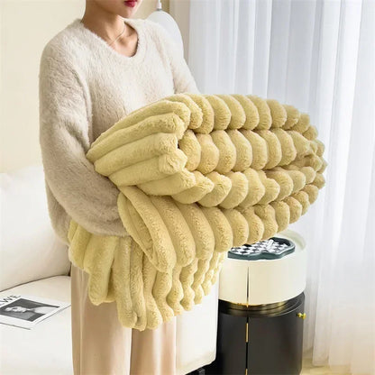 Kuschelige Fleecedecke aus Lammfellimitat - Weiche Sofadecke für warme Wintertage