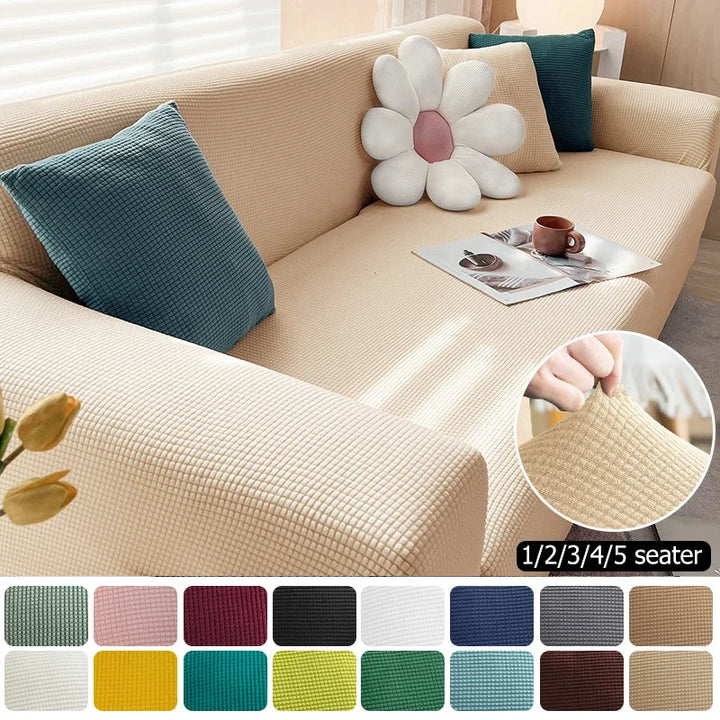 Grauer Jacquard-Sofabezug in elastischer Passform auf einem 2-Sitzer-Sofa