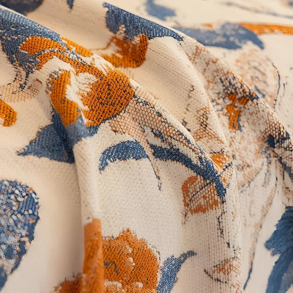 Wendbarer Sofabezug aus Chenille-Jacquard auf einem Sofa