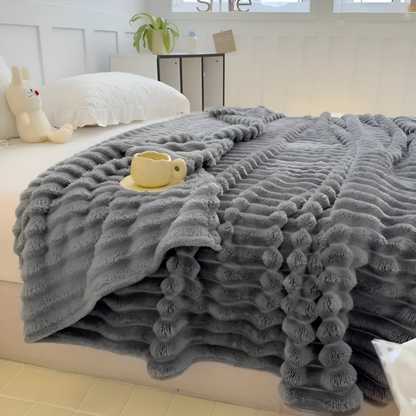 Gestreifte Fleecedecke – Dicke Ripp-Optik für Sofa und Bett