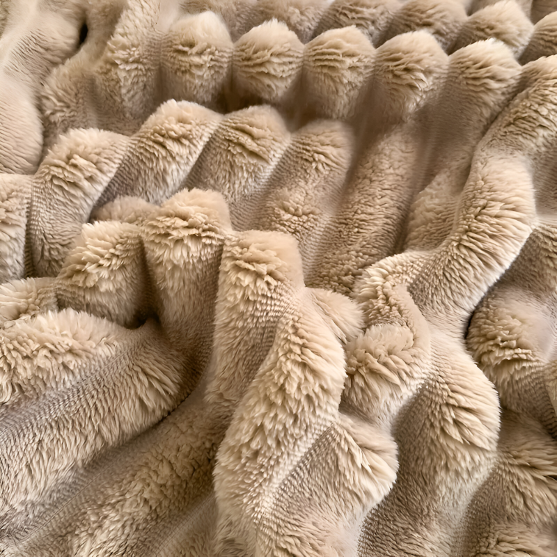 Gestreifte Fleecedecke – Dicke Ripp-Optik für Sofa und Bett