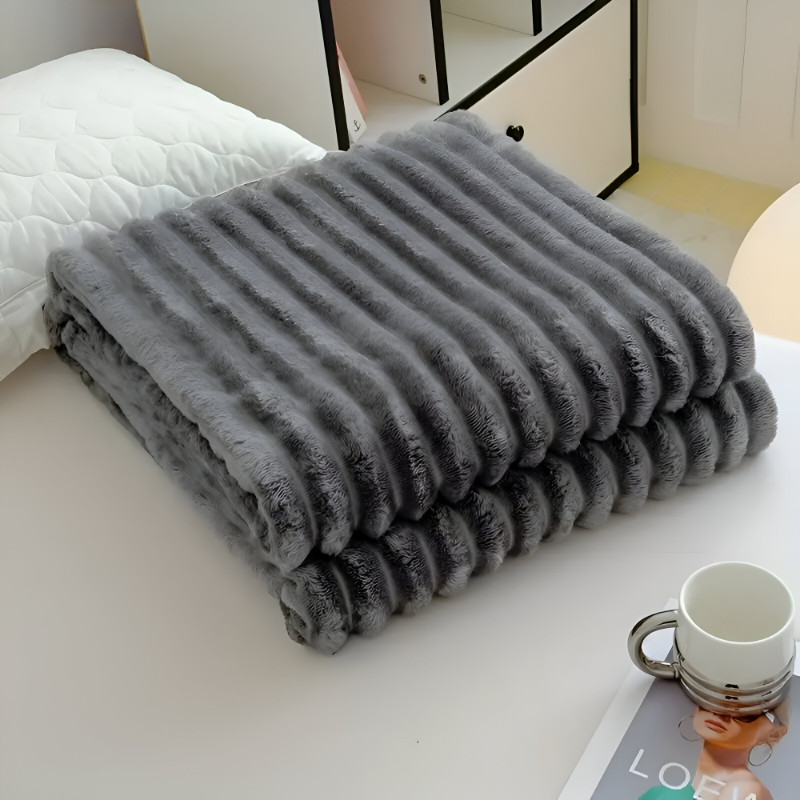 Gestreifte Fleecedecke – Dicke Ripp-Optik für Sofa und Bett