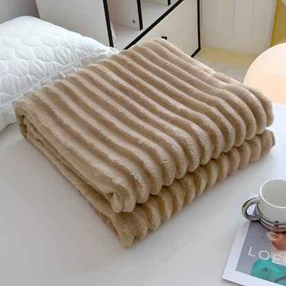 Gestreifte Fleecedecke – Dicke Ripp-Optik für Sofa und Bett