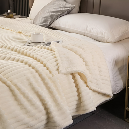 Gestreifte Fleecedecke – Dickes Plaid mit Rippstruktur für alle Jahreszeiten