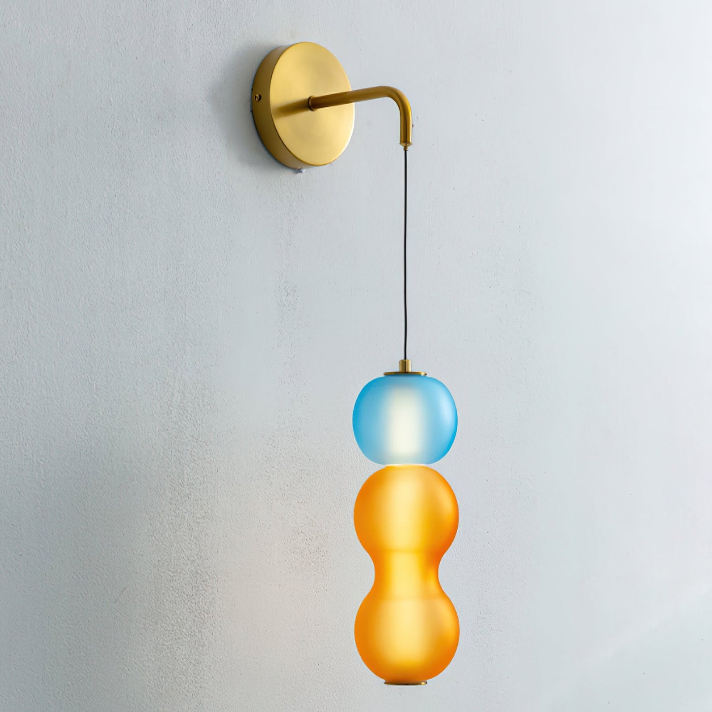 Wandlampe mit Goldfinish und Ornamenten