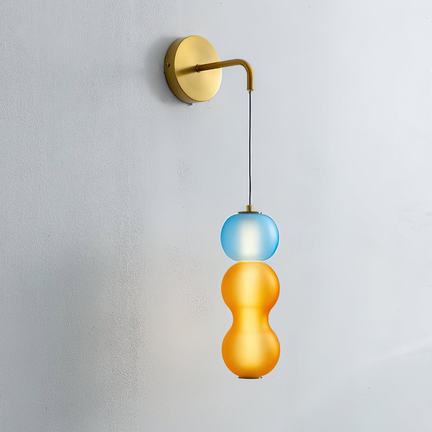 Wandlampe mit Goldfinish und Ornamenten