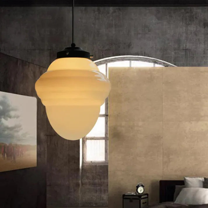 Pendelleuchte aus weißem Milchglas im geometrischen Design