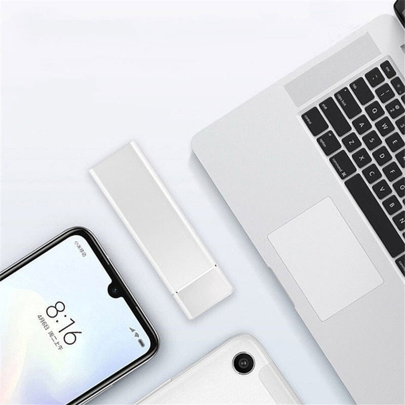 Externe SSD aus Aluminium mit USB-C-Anschluss in kompakter Bauform