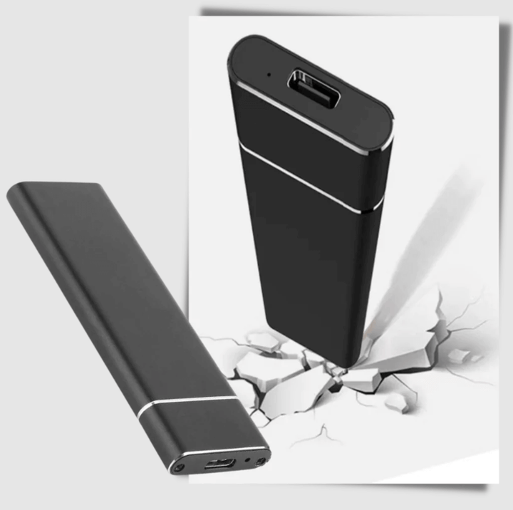 Tragbare externe SSD mit robustem Aluminiumgehäuse auf weißem Hintergrund
