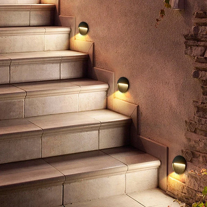 Kompakte LED-Treppenleuchte aus robustem Aluminium