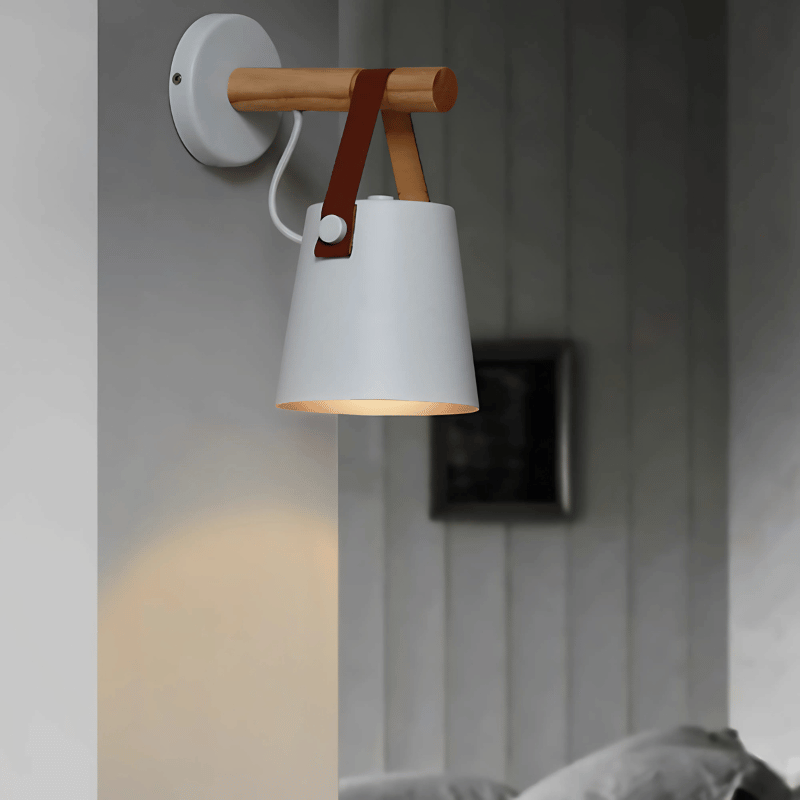 Skandinavische LED-Wandleuchte aus Holz mit Hängeleuchte