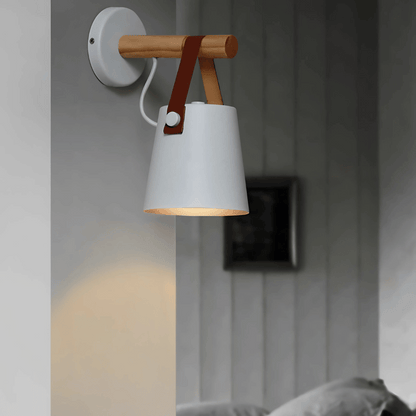 Skandinavische LED-Wandleuchte aus Holz mit Hängeleuchte