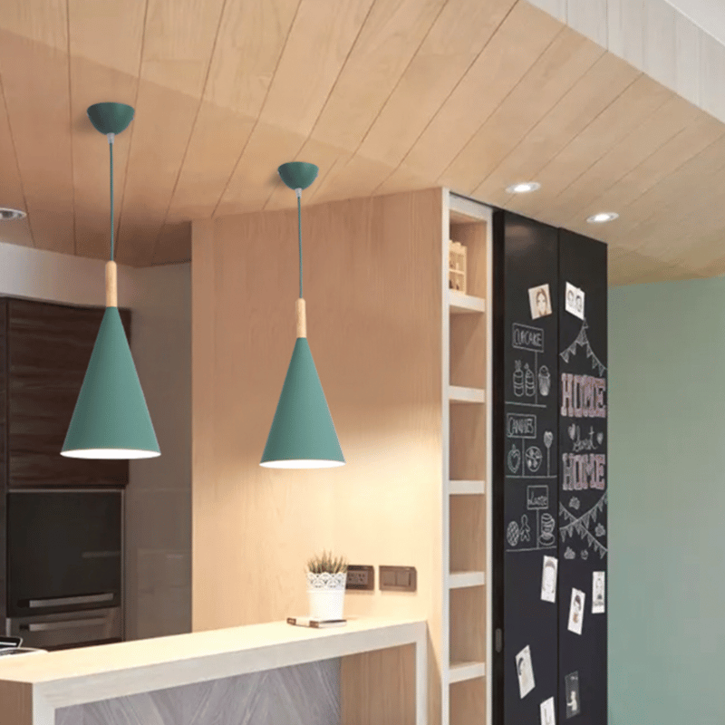 Bar LED-Hängeleuchte – Konische Metall-Pendelleuchte mit Holzstange