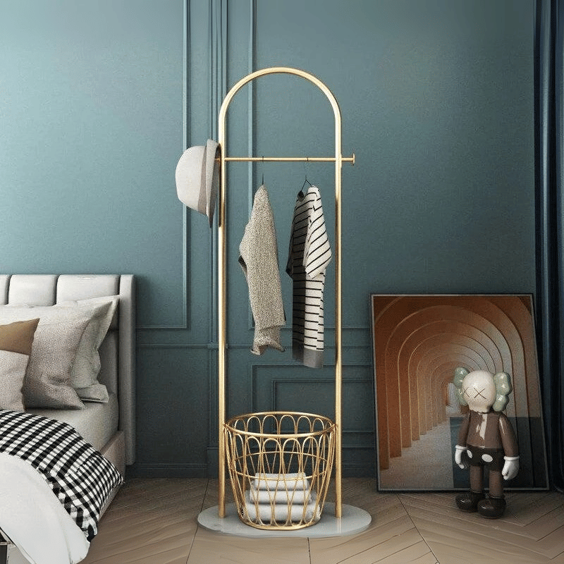 Moderner Metall-Garderobenständer mit Marmorfuß