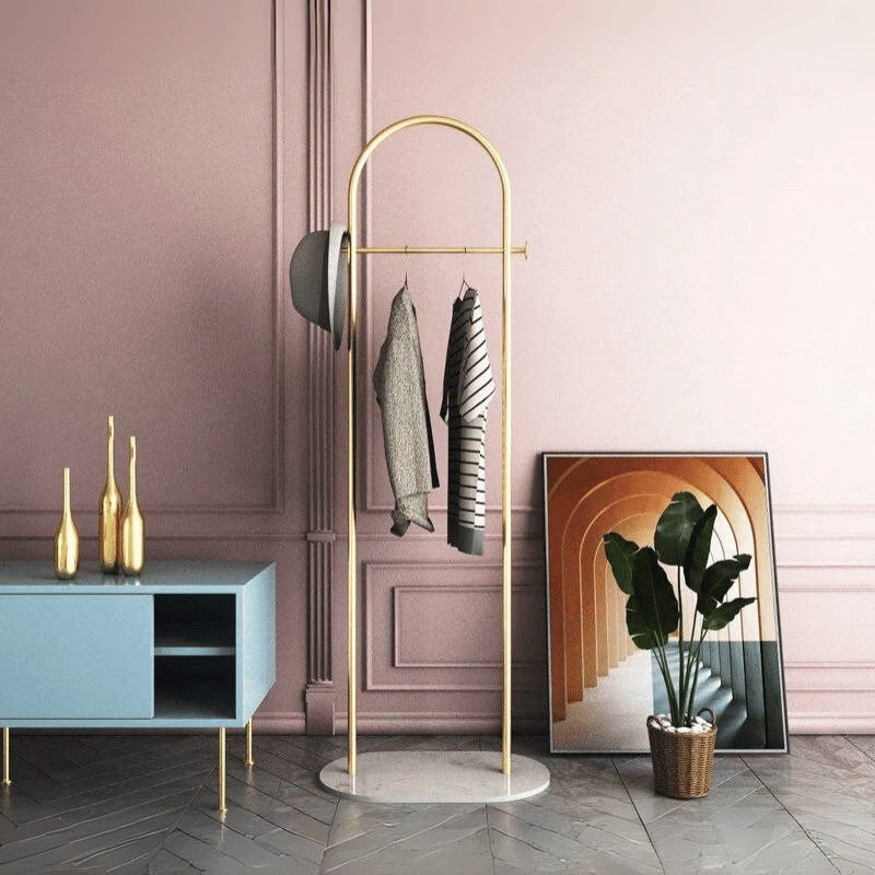 Moderner Metall-Garderobenständer mit Marmorfuß