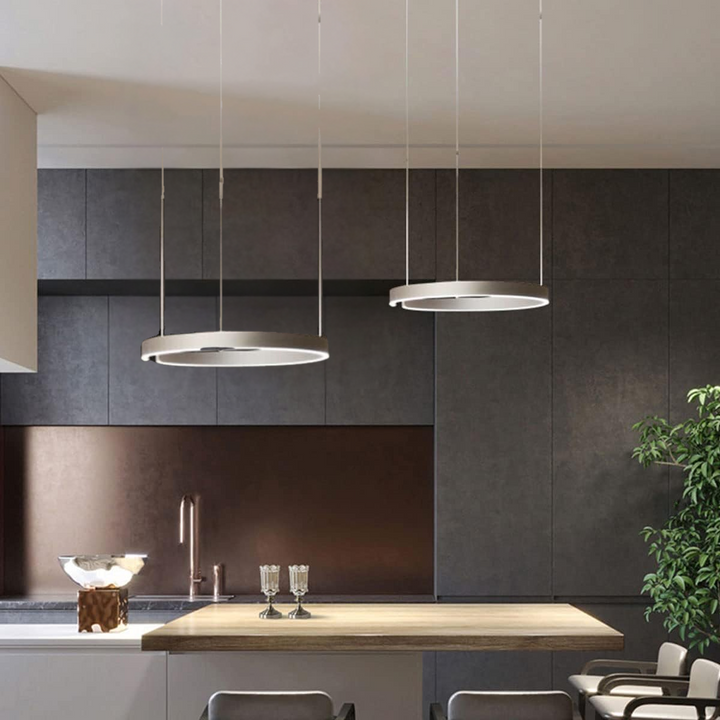 Moderne LED Pendelleuchte in Ringform mit Deckenmontage