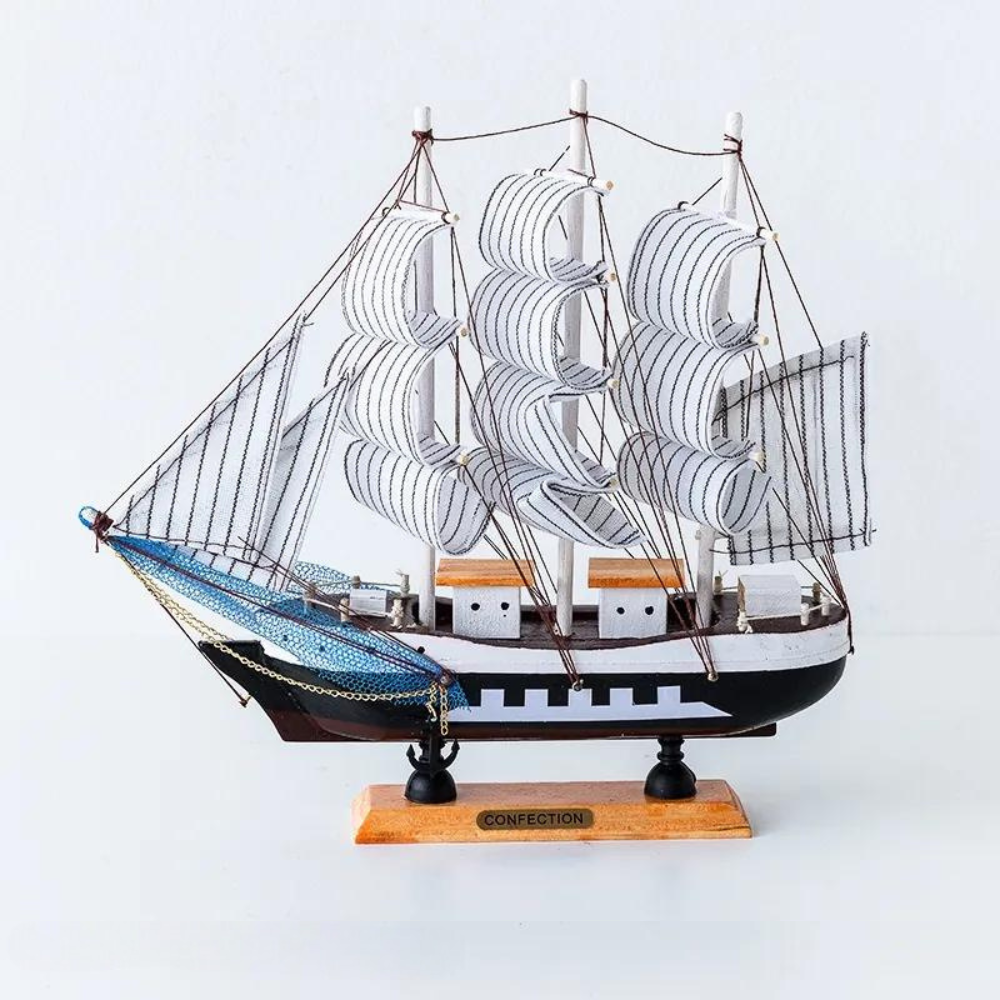 Maritime Dekoleuchte Segelschiff aus Holz mit warmem LED-Licht