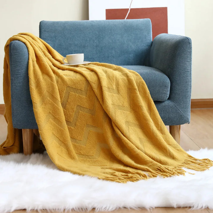 Gestrickte Wohndecke mit dekorativem Jacquardmuster