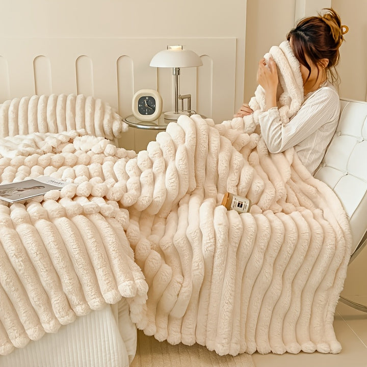 Streifen-Flanellkuscheldecke mit Kunstfell und Kordelzug