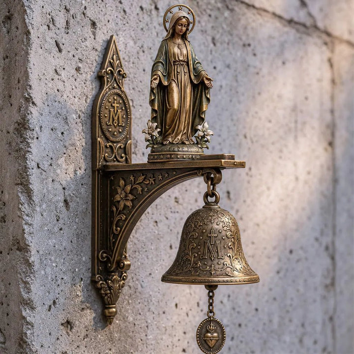 Seitenansicht der Wandglocke aus Bronze mit geschwungener Halterung