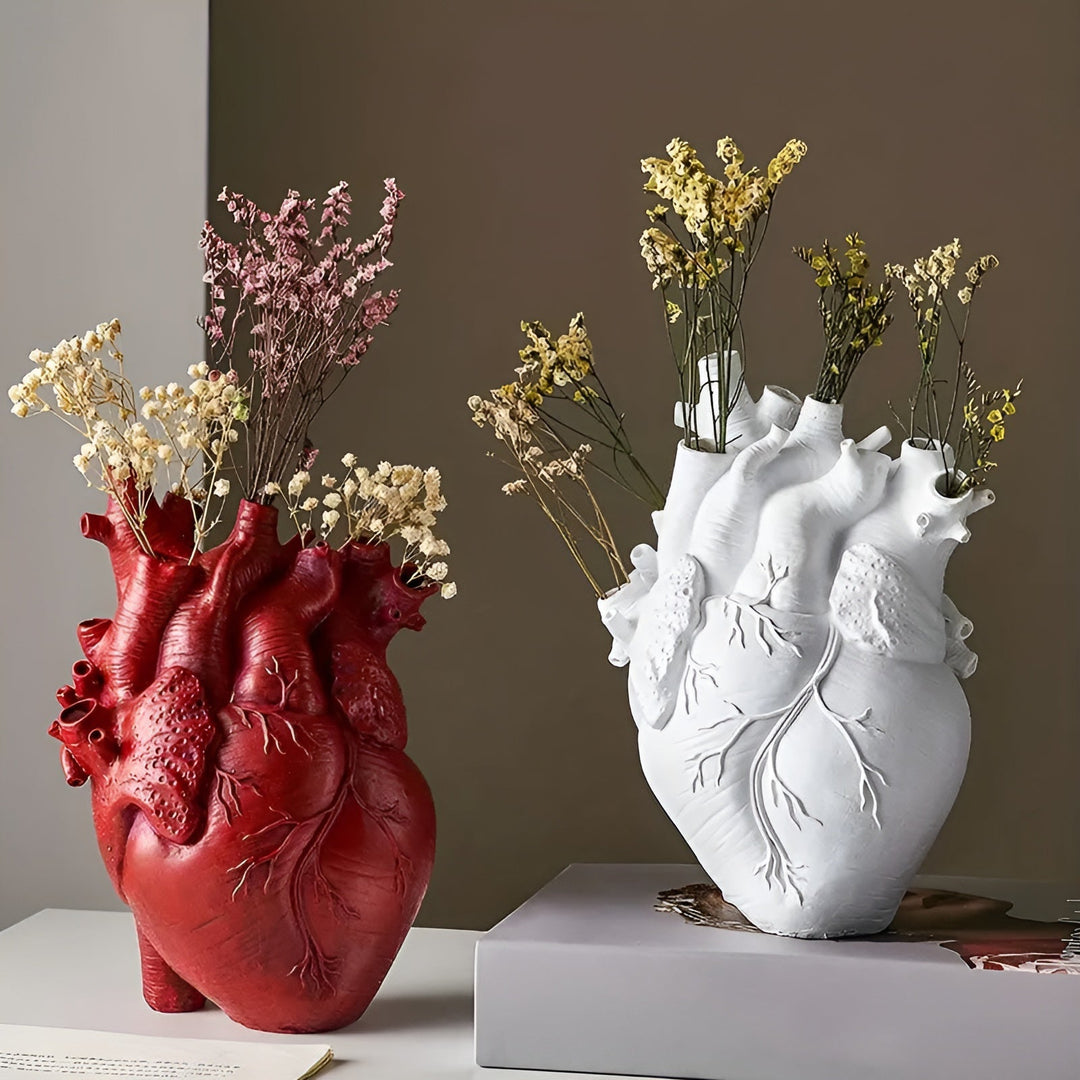 Dekorative Keramikvase mit Herzdesign