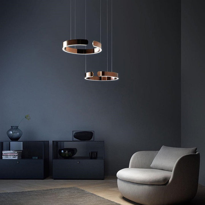 Moderne LED Pendelleuchte in Ringform mit Deckenmontage