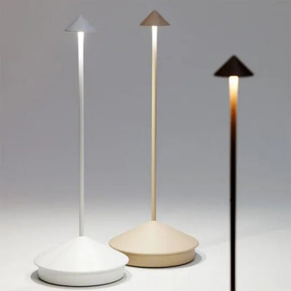 Moderne LED-Tischlampe – Kabellos, Wiederaufladbar & Wasserfest für Innen & Außen