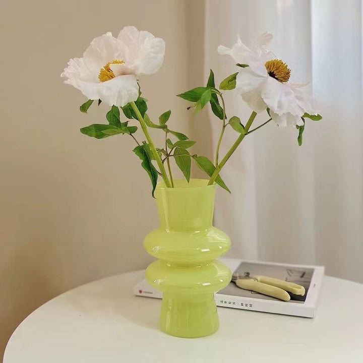 Glasblumenvase mit wellenförmigem Design