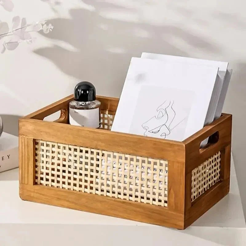 Aufbewahrungsbox aus Naturrattan und Massivholz für stilvolle Ordnung
