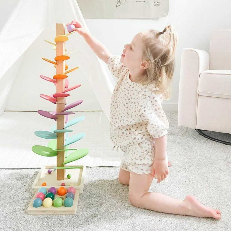 Interaktiver Regenbogen-Murmelturm aus Holz – Farben & Klänge spielerisch entdecken