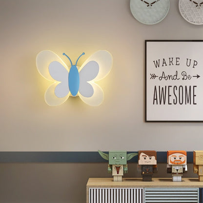 Verspielte kinderfreundliche LED-Wandleuchte mit Schmetterlingsmotiv