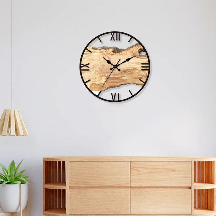Moderne Wanduhr aus Acryl mit Holzmaserung und geräuschlosem Uhrwerk