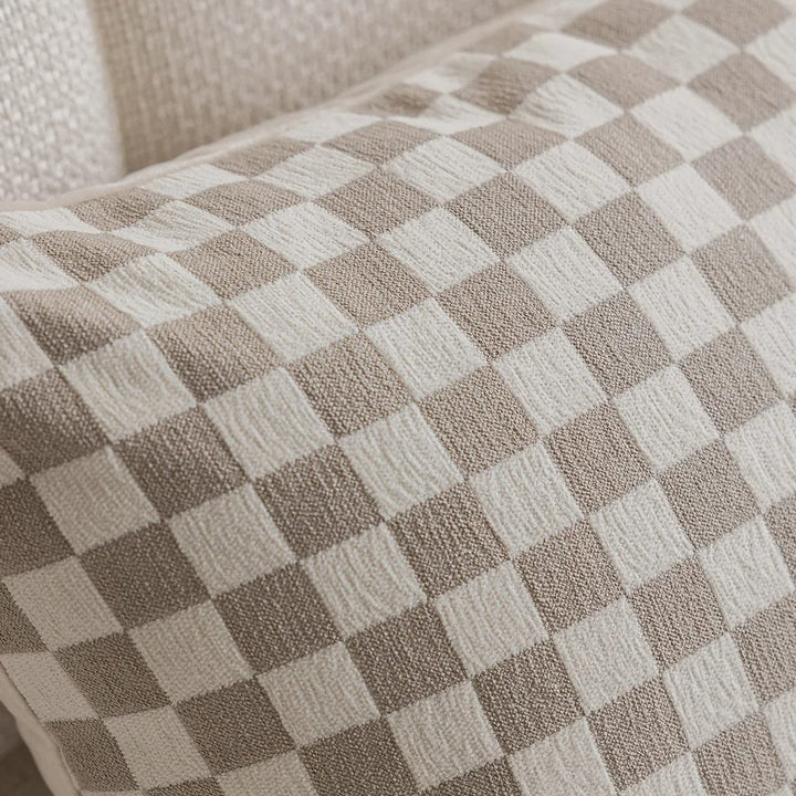 Nahaufnahme des karierten Stoffes in Beige