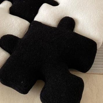 Quadratisches Fleece-Sitzkissen mit charakteristischer Puzzleform