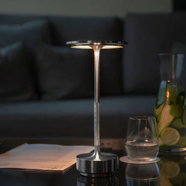 Kabellose dimmbare Designer Tischlampe in elegantem Design