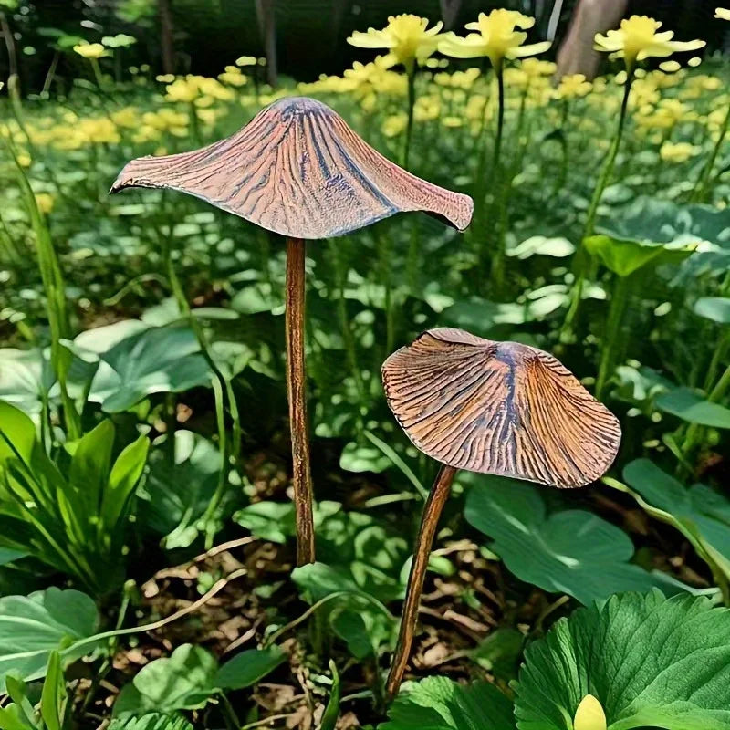 Metallische Gartenpilze in Rostoptik im 3er Set als dekorative Gartenskulpturen