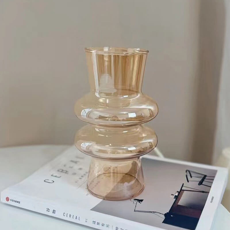 Glasblumenvase mit wellenförmigem Design