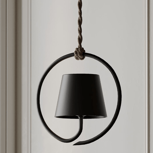 Wiederaufladbare LED Pendelleuchte mit Ringstruktur für innen & außen