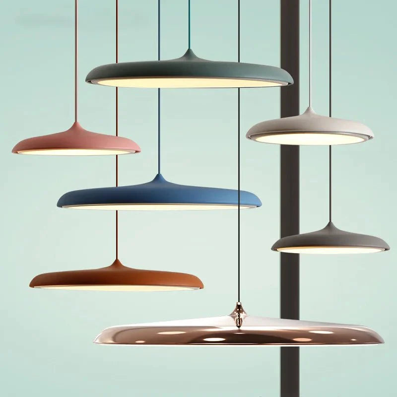Moderne UFO-LED-Pendelleuchte – dimmbar & dekorativ