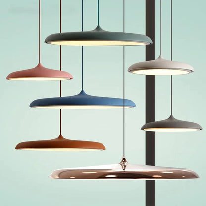 Moderne UFO-LED-Pendelleuchte – dimmbar & dekorativ