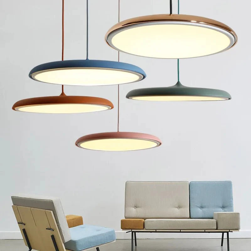 Moderne UFO-LED-Pendelleuchte – dimmbar & dekorativ