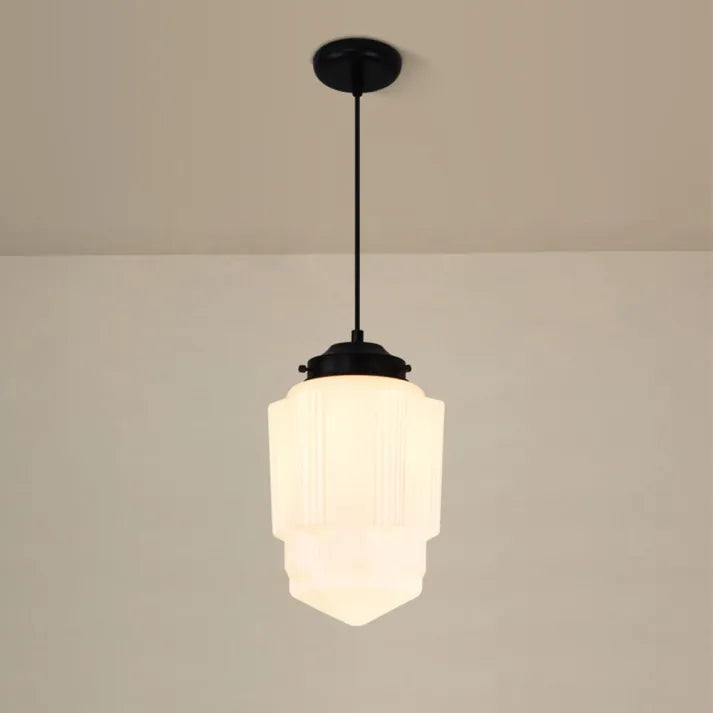 Pendelleuchte aus weißem Milchglas im geometrischen Design