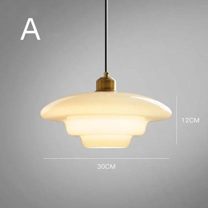 Pendelleuchte aus Milchglas im Mid-Century Stil mit Messingdetail