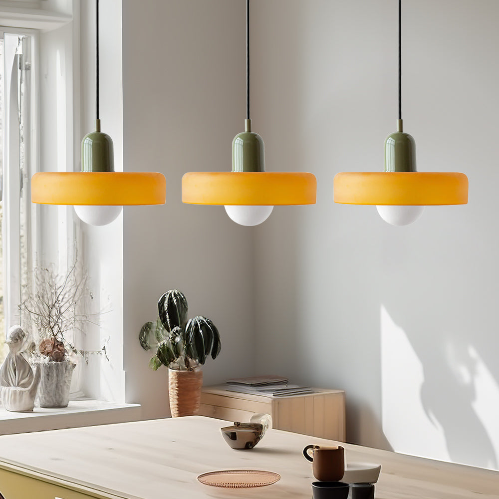 LED Pendelleuchte mit farbigen Glasschirmen für Wohnzimmer und Esszimmer