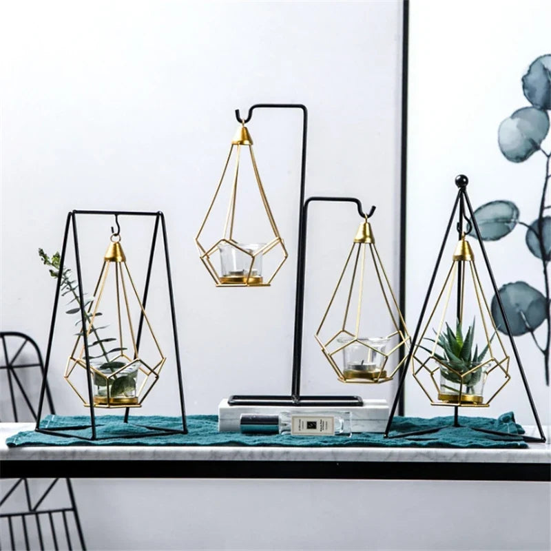 Detailansicht des robusten Metalldesigns am Kerzenhalter